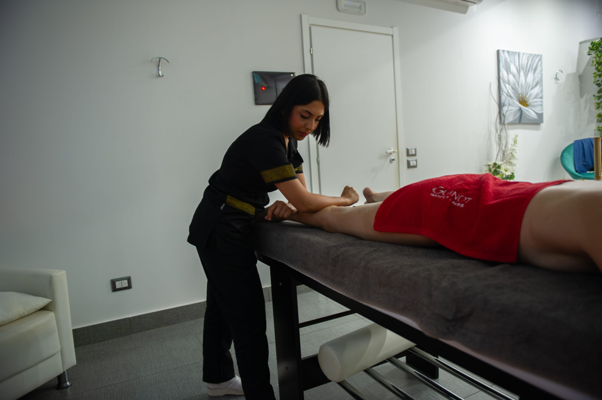 Massaggio gambe nel centro estetico Visage a Belpasso