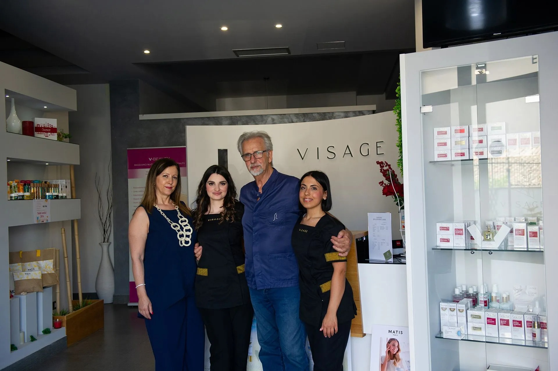 Il team di Visage Beauty Luxury con Salvatore Losi